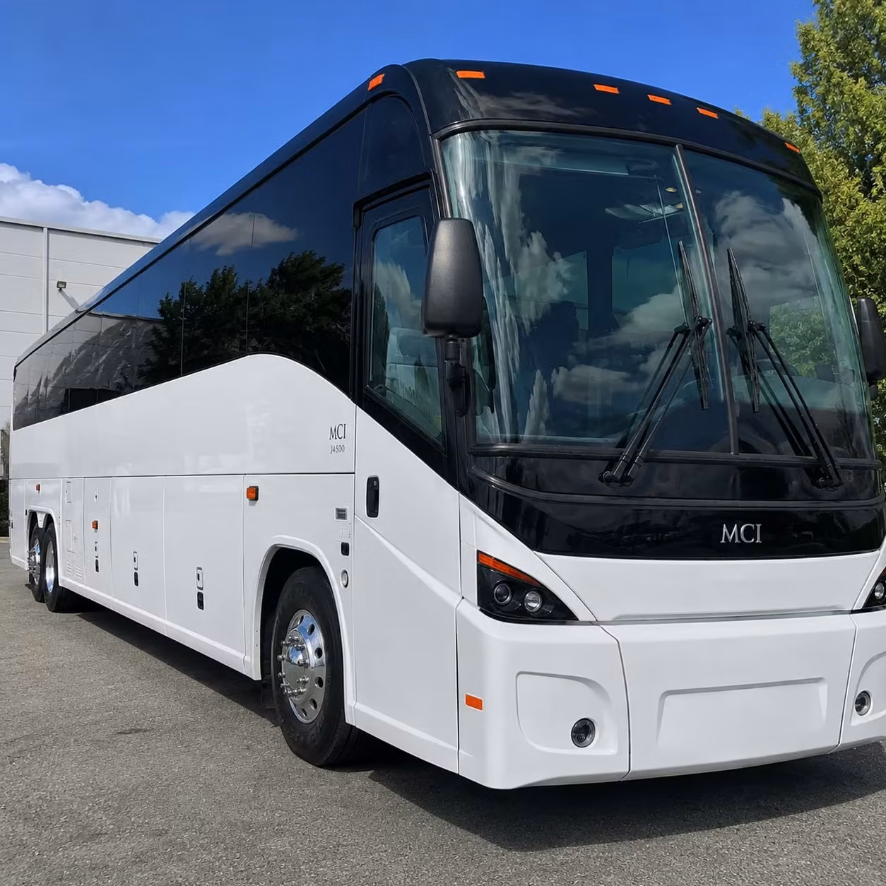 charter bus rentals for oregon ducks and beavers away games from bend